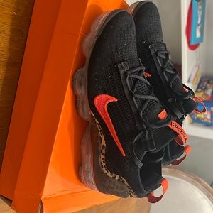 Nike vapormax black red and leopard print